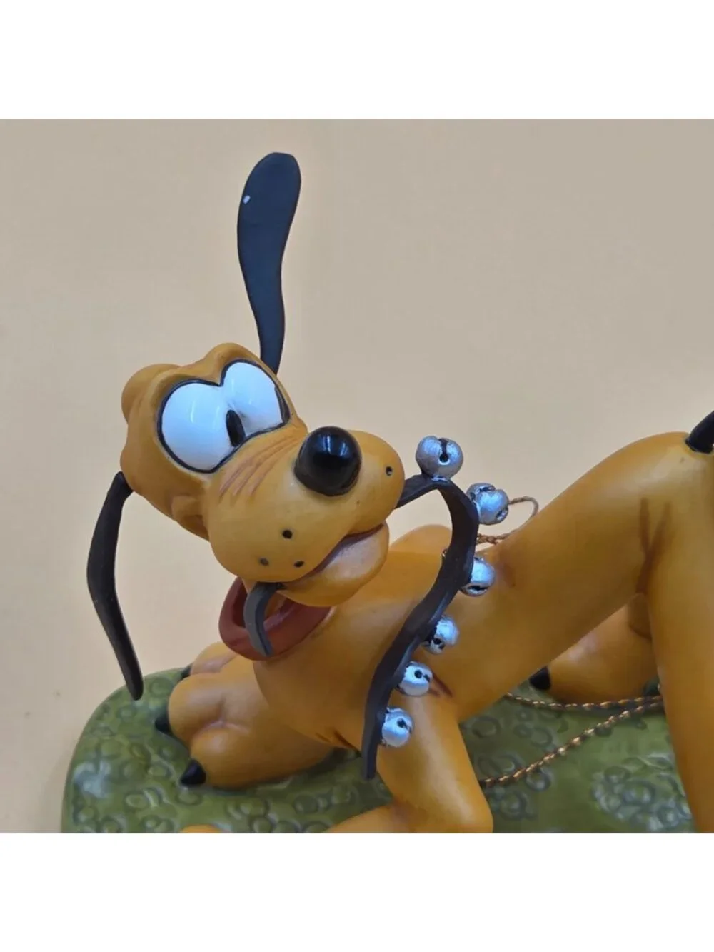 WDCC Pluto's Christmas Tree Pluto Helps Decorate Disney Annual Ornament